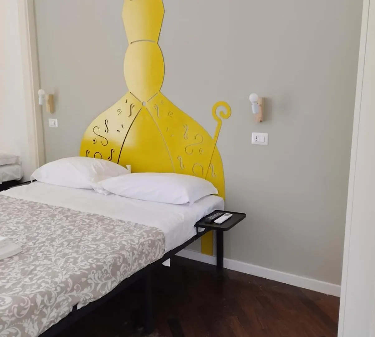 Residence E Appartamenti Cavallerizza Naples Guest house